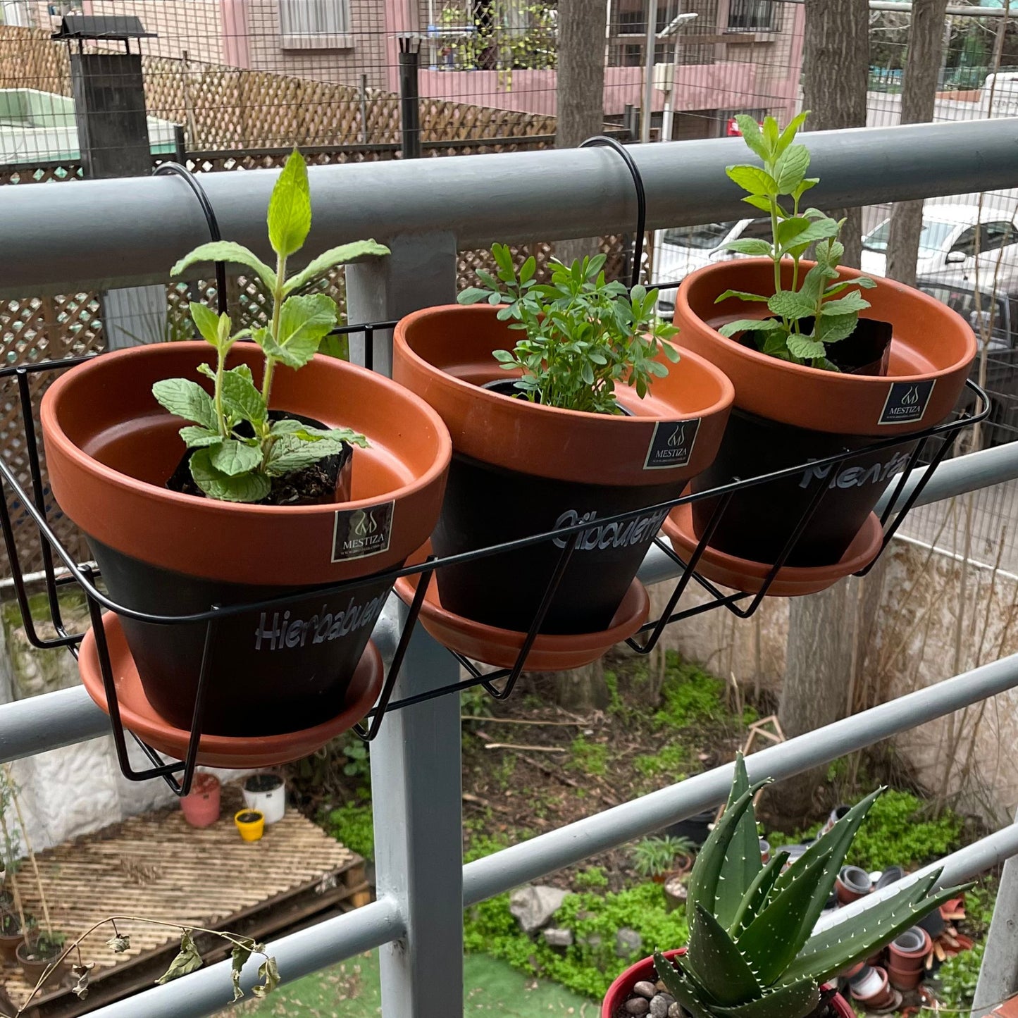 Portamacetero Colgante para Balcon L3